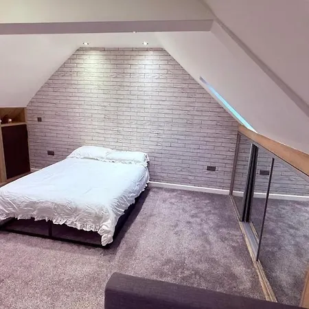 Exclusive Old Town Swindon Apartment With Jacuzzi Exterior photo