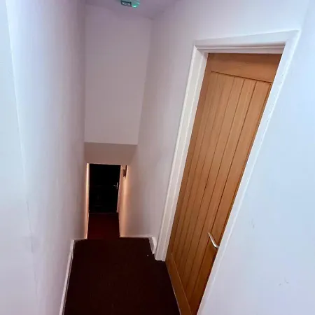 Exclusive Old Town Swindon Apartment With Jacuzzi Exterior photo