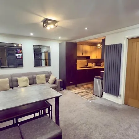 Exclusive Old Town Swindon Apartment With Jacuzzi Exterior photo