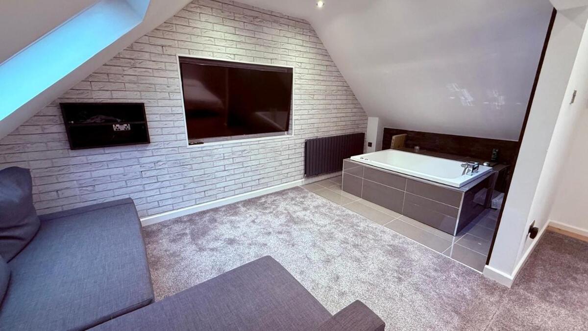Exclusive Old Town With Jacuzzi * Swindon